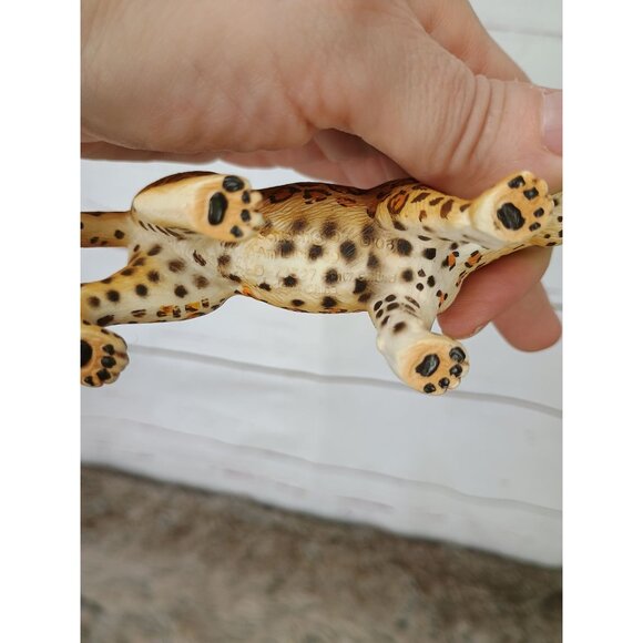 Hand-Painted Leopard Figurine Animal Statue Collectible Decor Resin 5.5" Long Vi - Picture 6 of 7